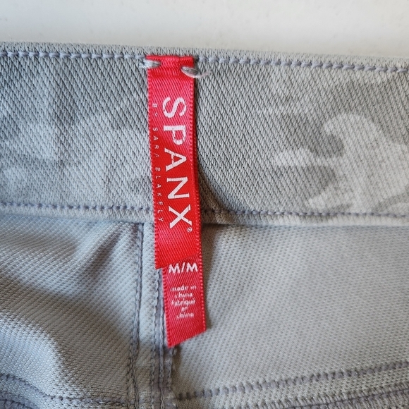SPANX Jeanish Camo Compression Leggings Medium | Shaping & Ankle-Length - Picture 10 of 12